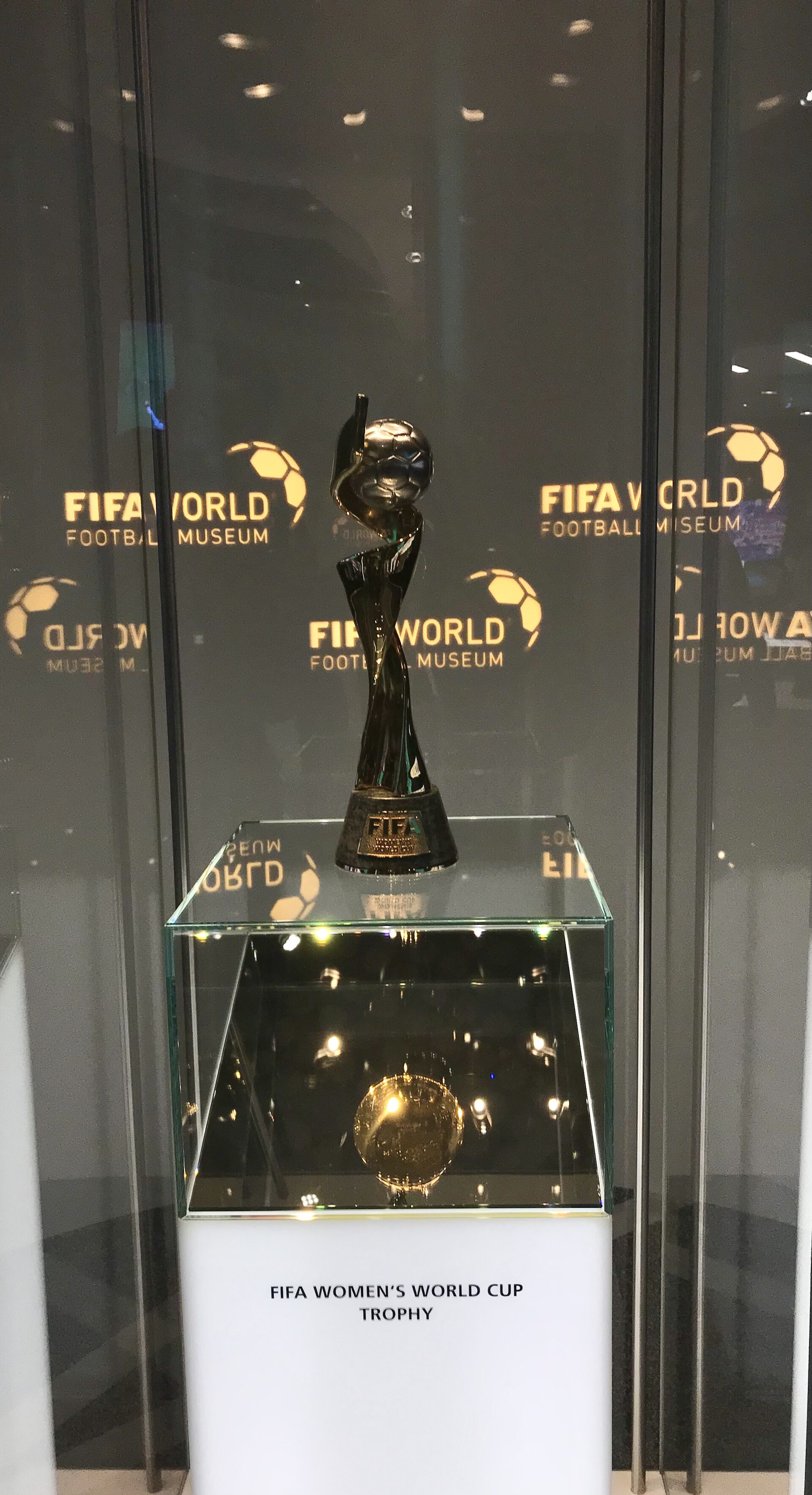 成真了？穆帅两年前开玩笑称如果曼城被罚分自己能拿英超冠军